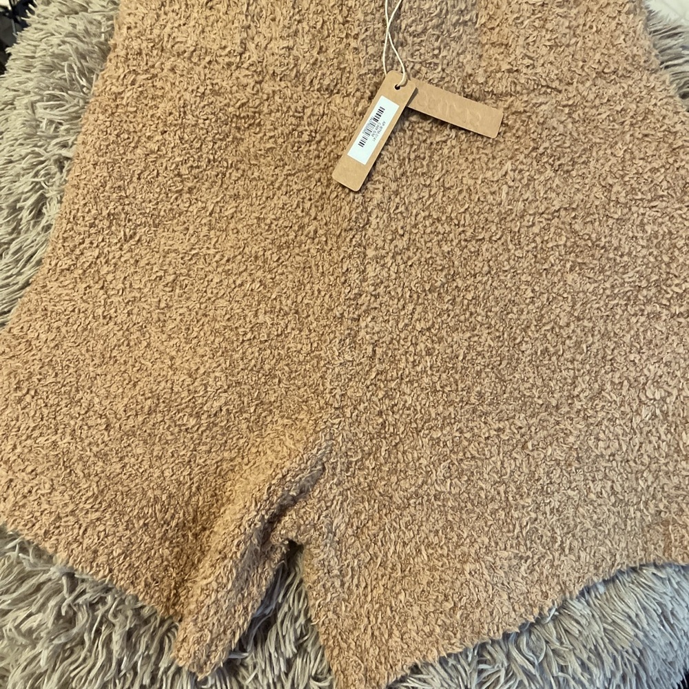 NWT SKIMS Cozy knit shorts in Camel S/M